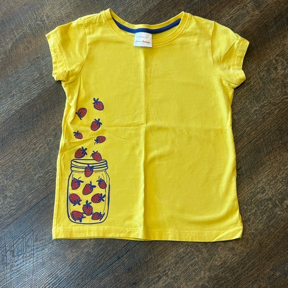 Hanna Andersson Other - Hanna Andersson Yellow Tee with Strawberry Jar Graphic